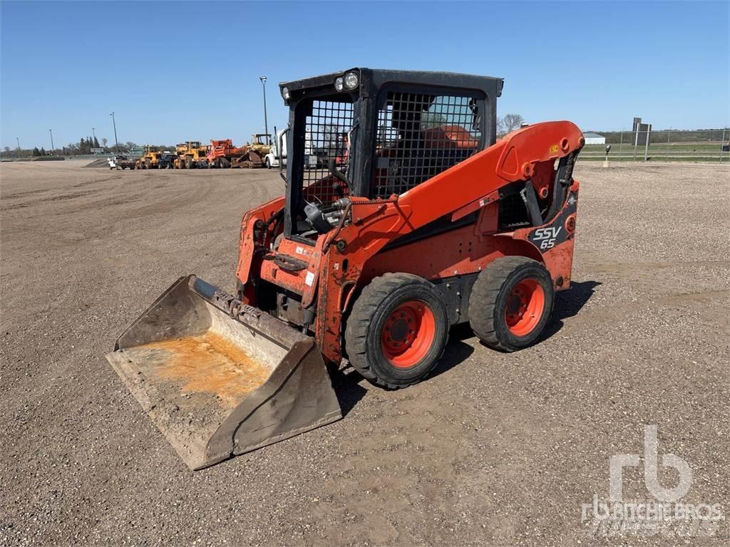 Kubota SSV65 滑移装载机