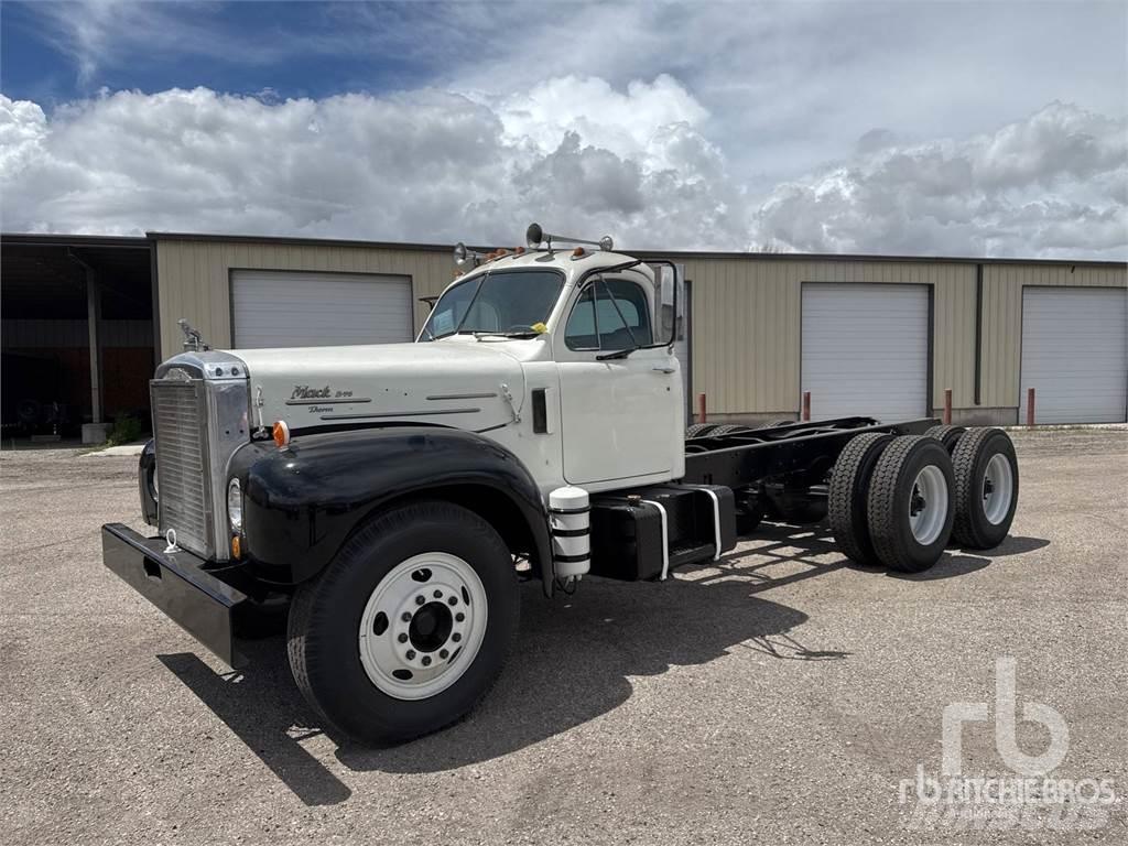 Mack 1857 牵引车