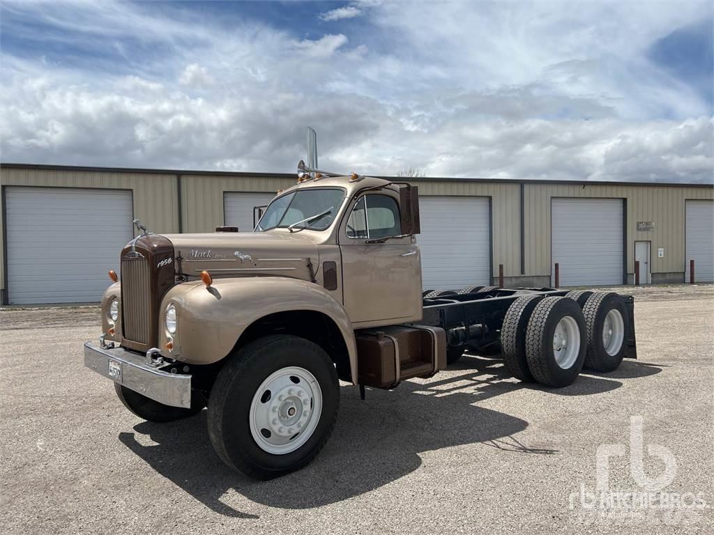 Mack 1956 平板车
