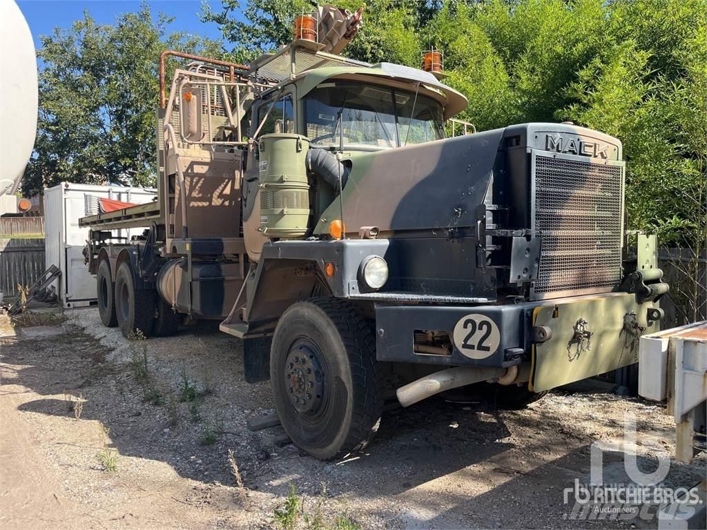 Mack 6x4 工程吊钩车
