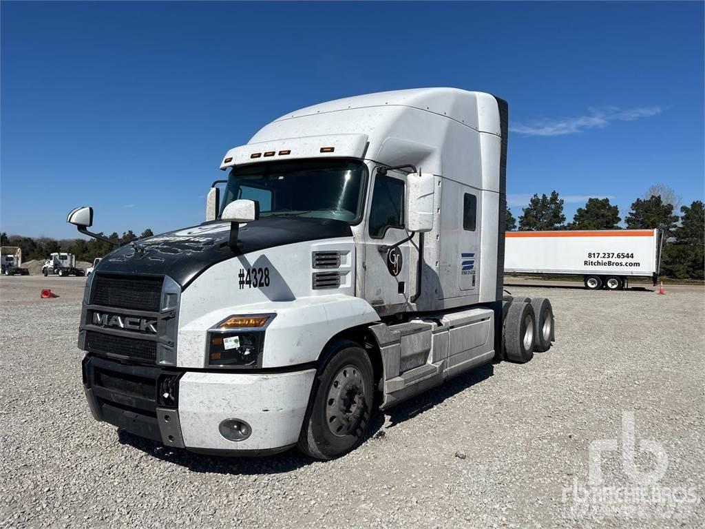 Mack AN64T 牵引车