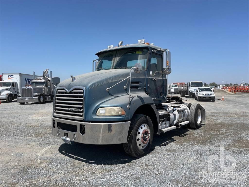 Mack CH612 牵引车