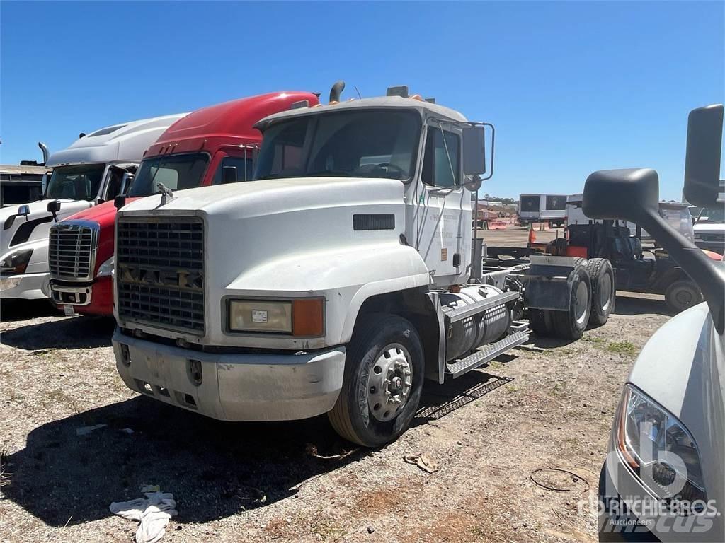 Mack CH613 牵引车