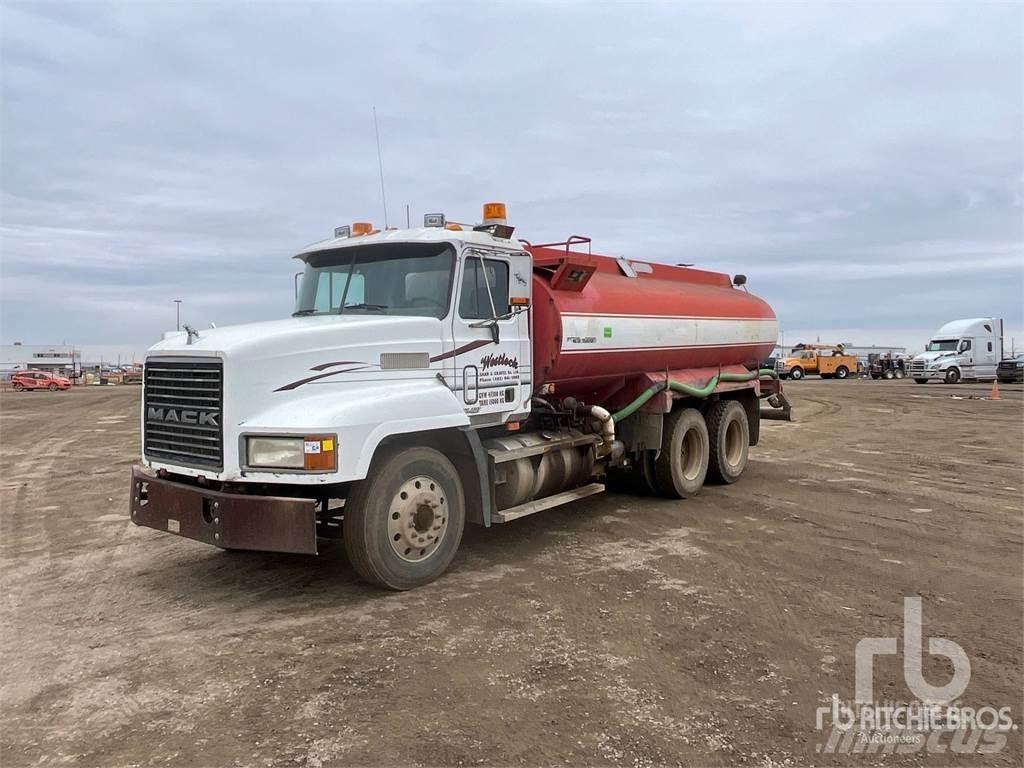 Mack CH613 水罐车