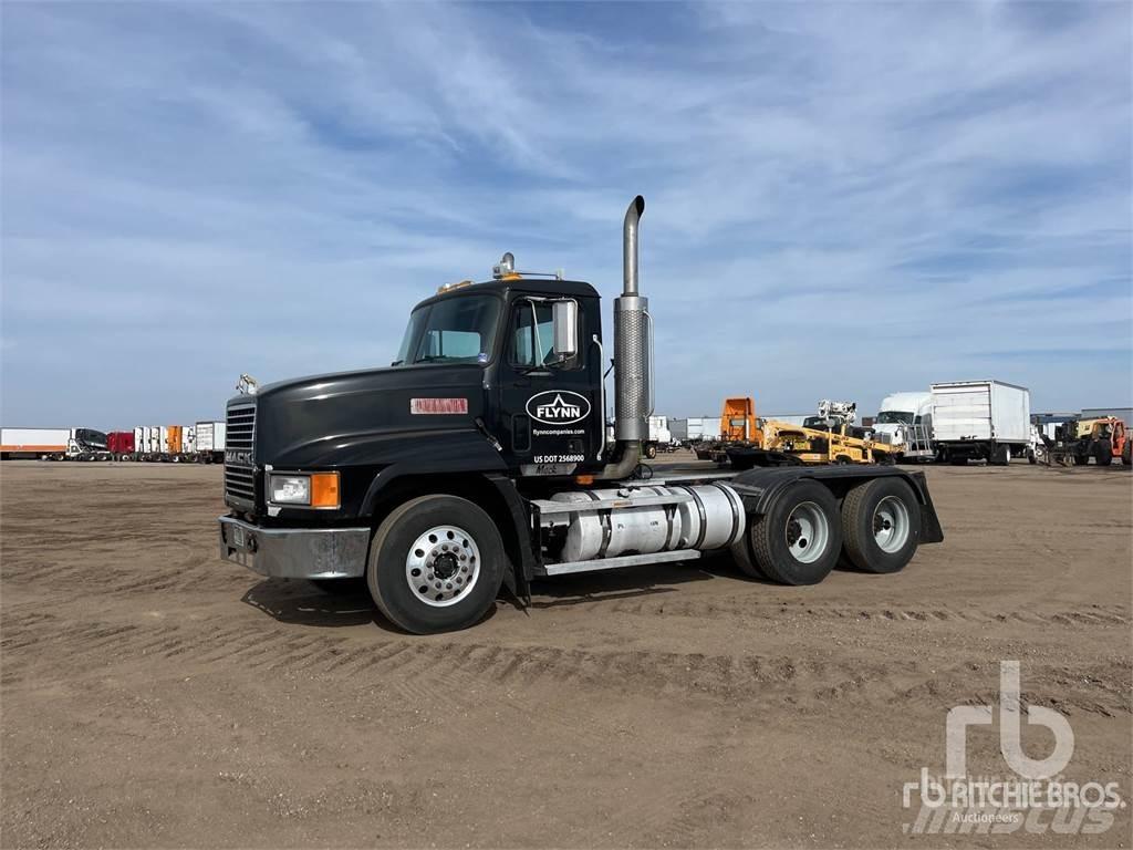 Mack CH613 牵引车