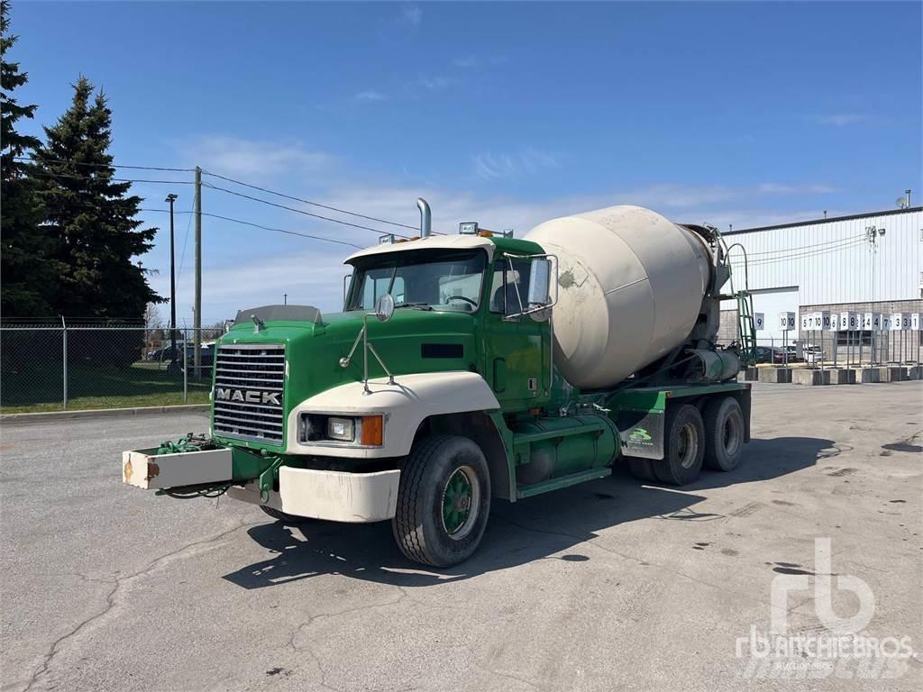 Mack CH613 混凝土搅拌车