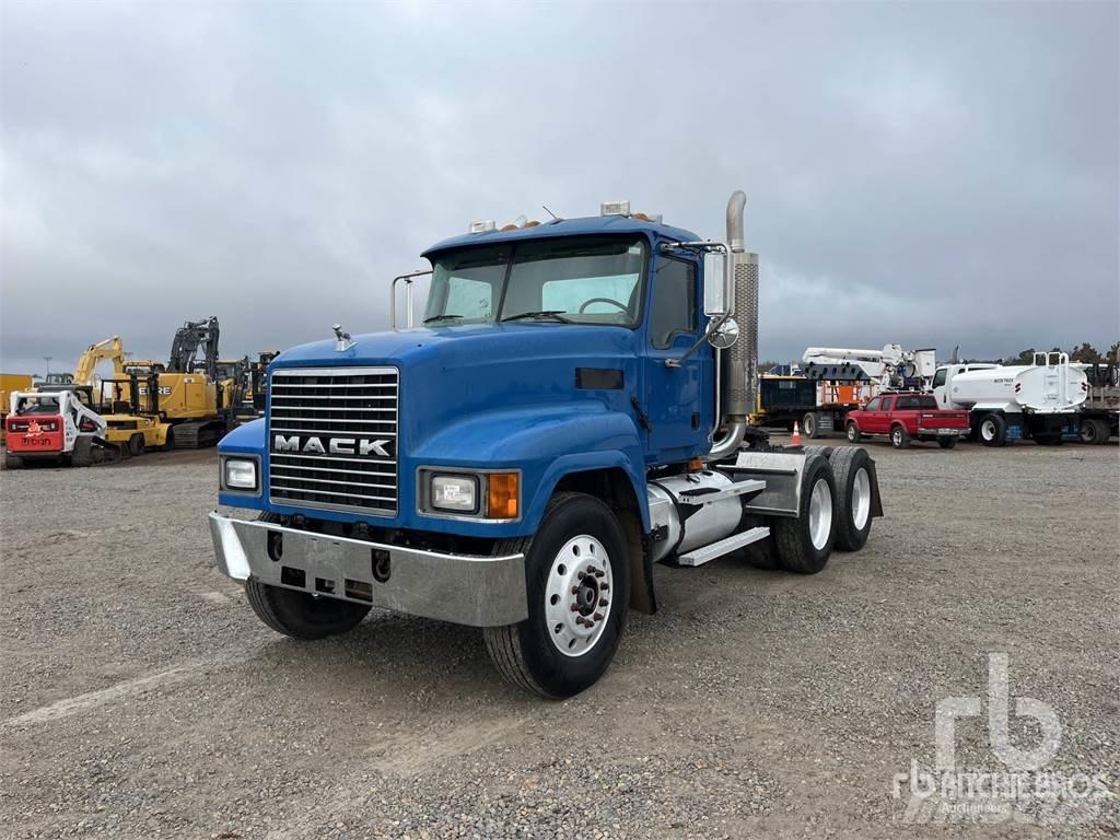Mack CH613 牵引车