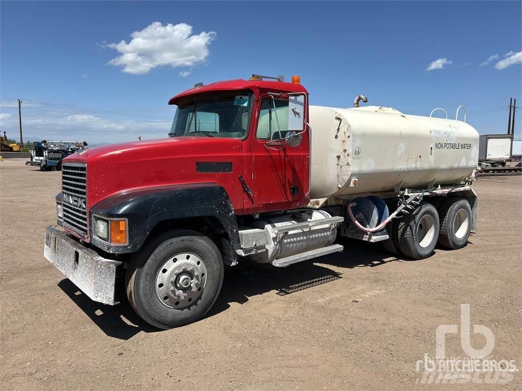 Mack CH613 水罐车