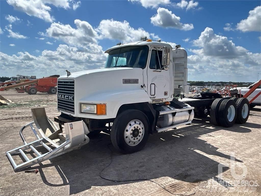 Mack CH613 牵引车