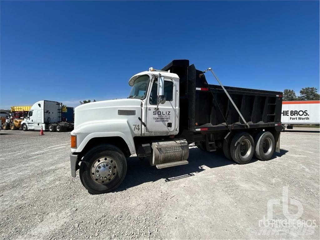 Mack CHN613 自卸式货车