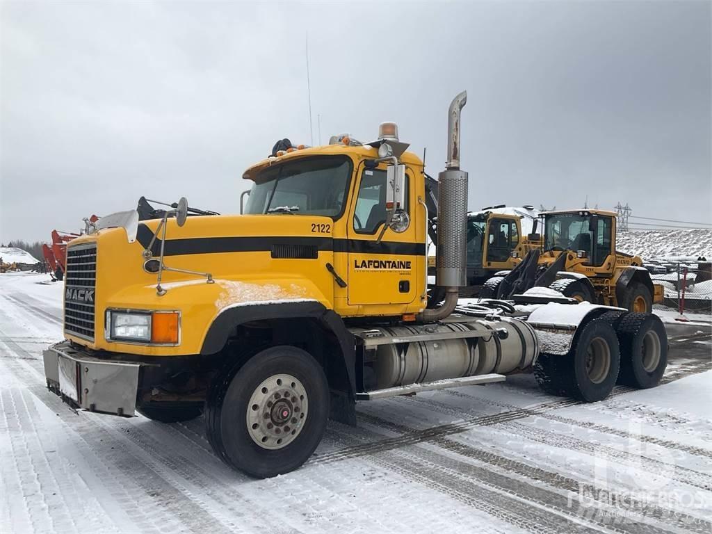 Mack CL733 牵引车
