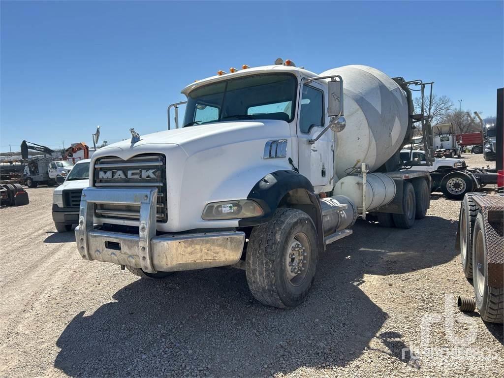 Mack CPT713 混凝土搅拌车