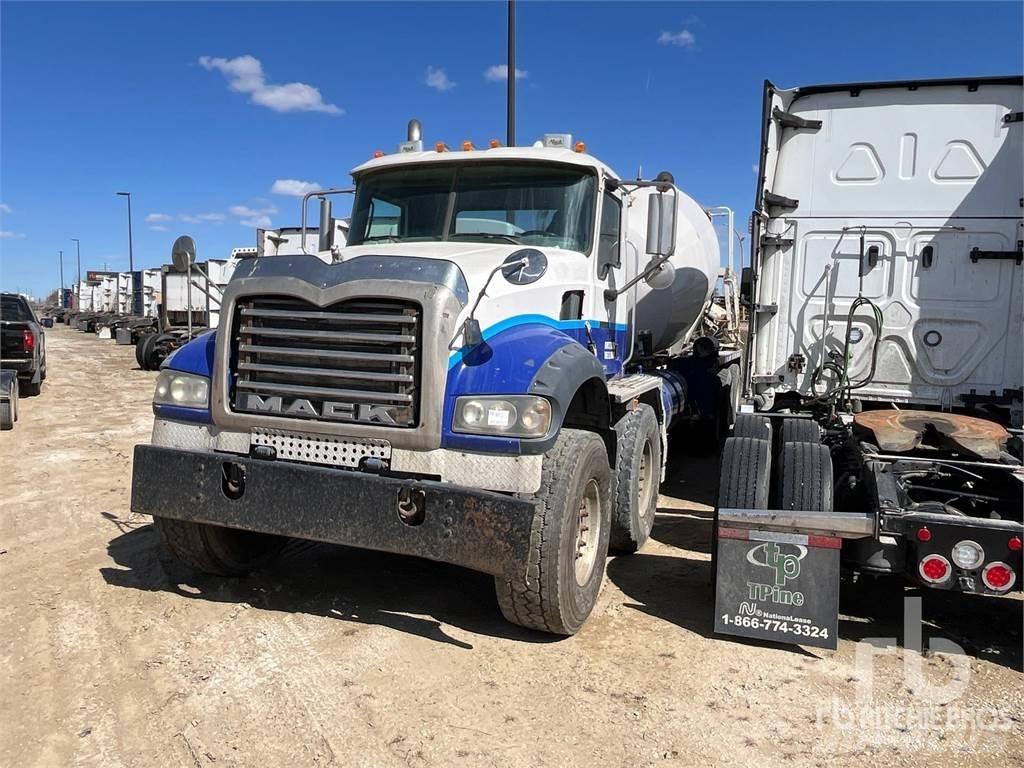 Mack CPT713 混凝土搅拌车
