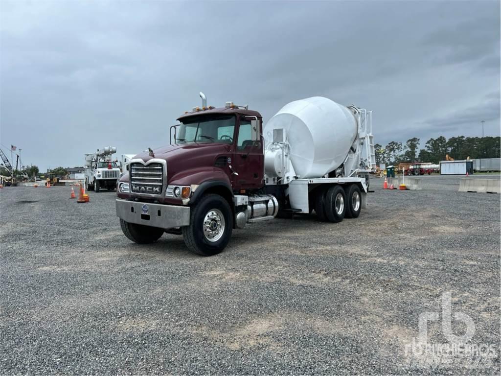 Mack CV513 混凝土搅拌车