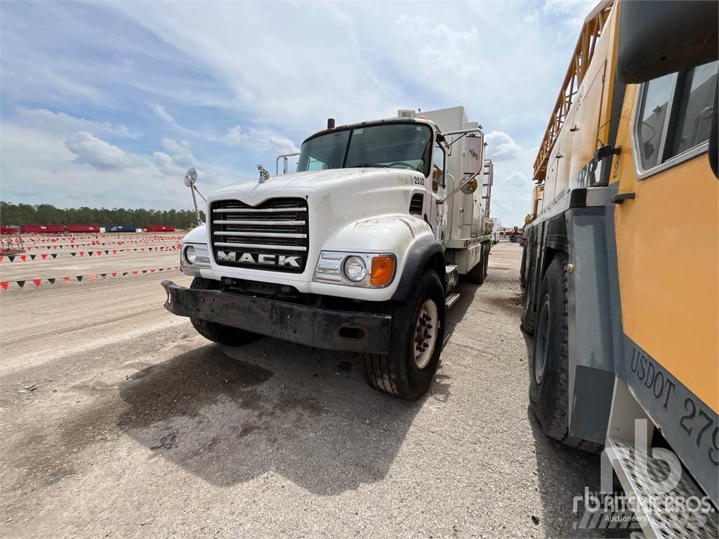 Mack CV713 市政车