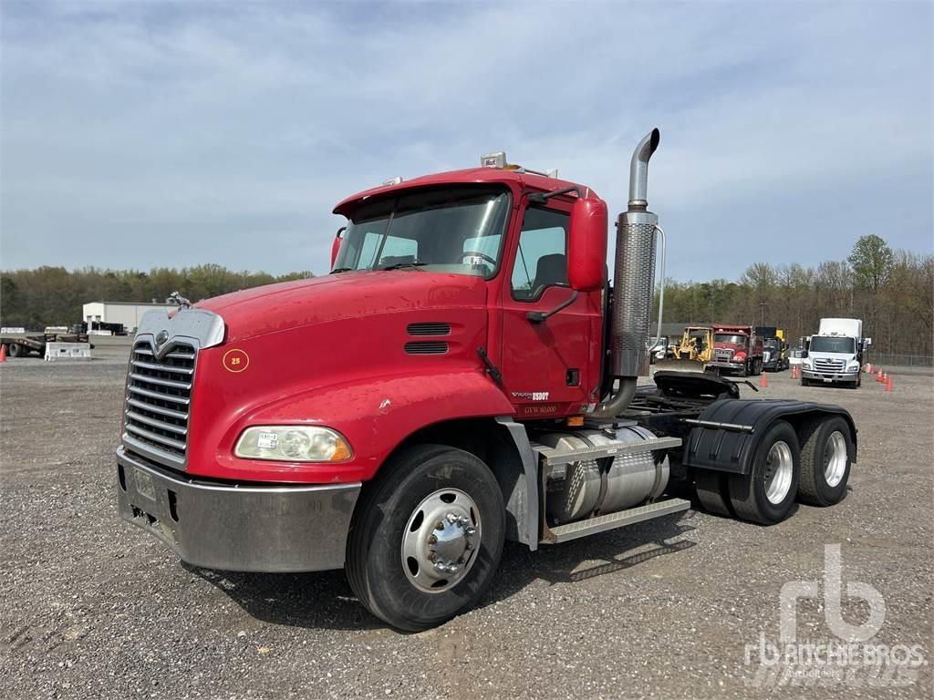 Mack CX613 牵引车