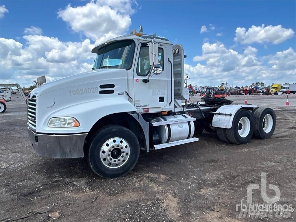 Mack CXP613 牵引车