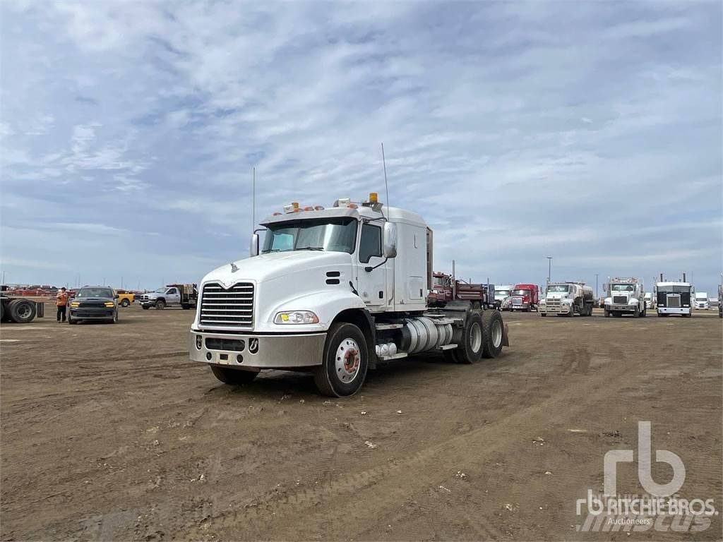 Mack CXU613 牵引车