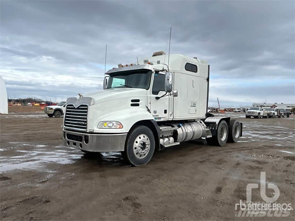 Mack CXU613 牵引车