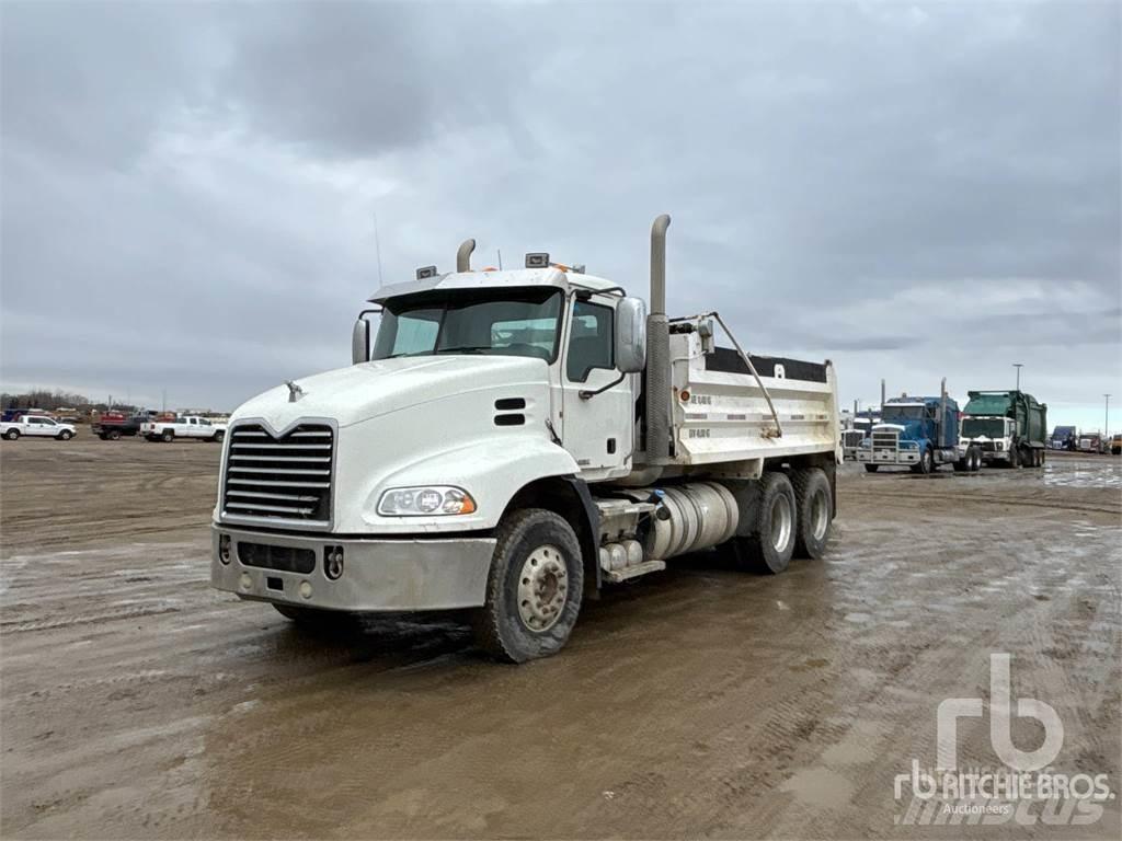 Mack CXU613 自卸式货车