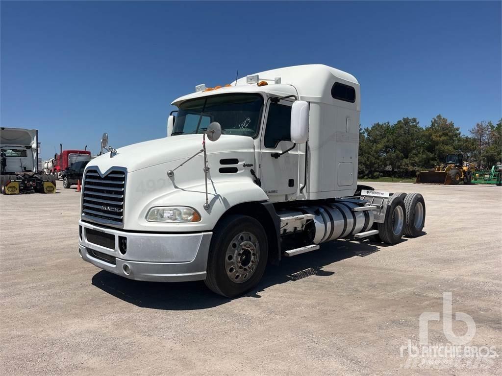 Mack CXU613 牵引车