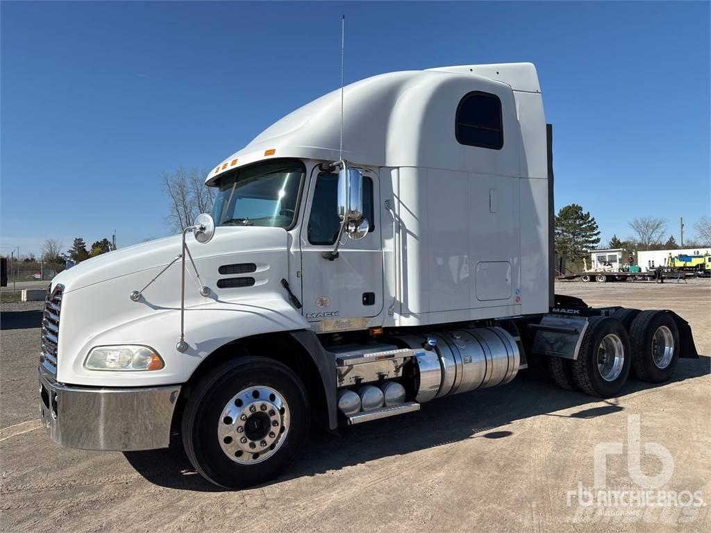 Mack CXU613 牵引车