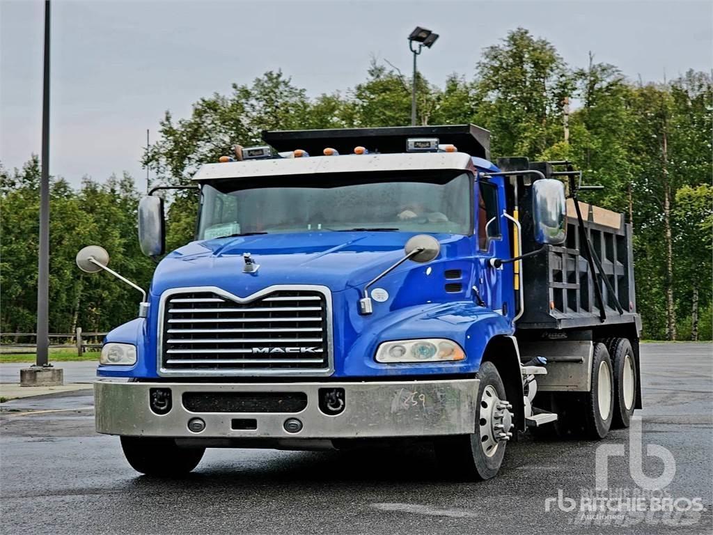 Mack CXU613T 自卸式货车