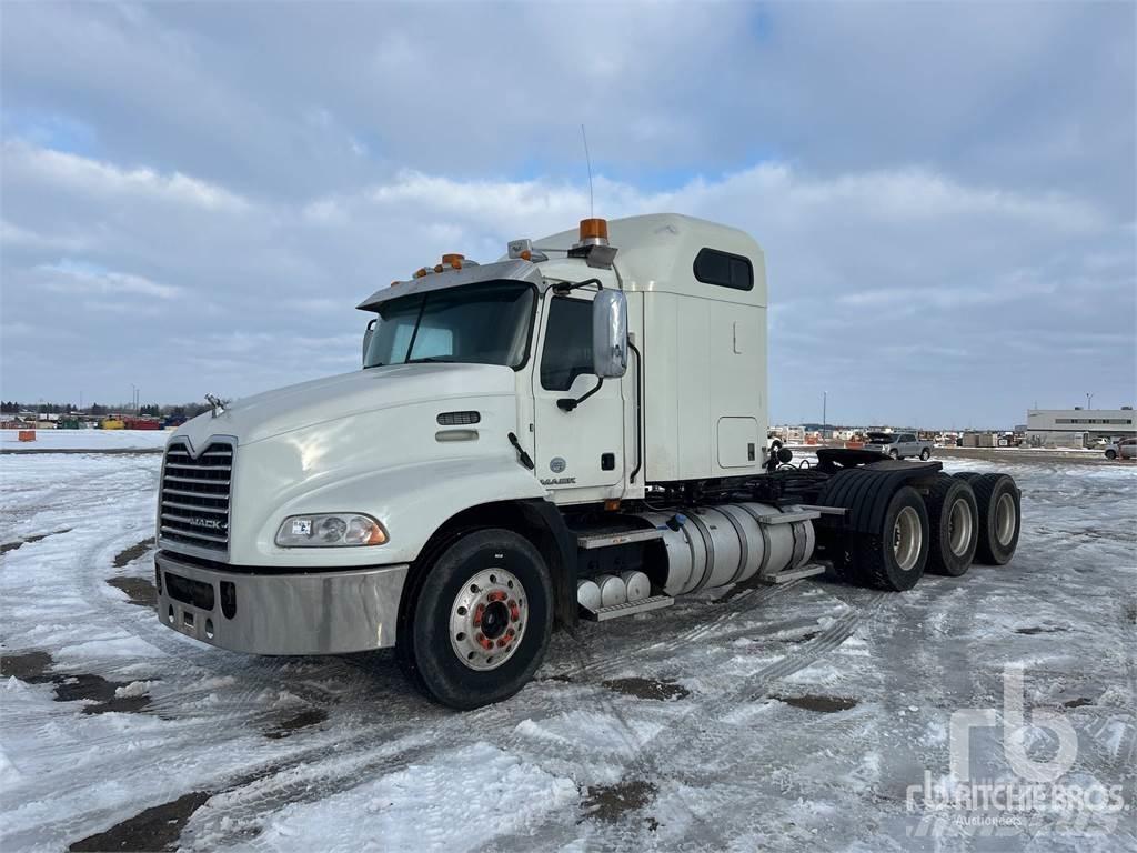 Mack CXU614 牵引车