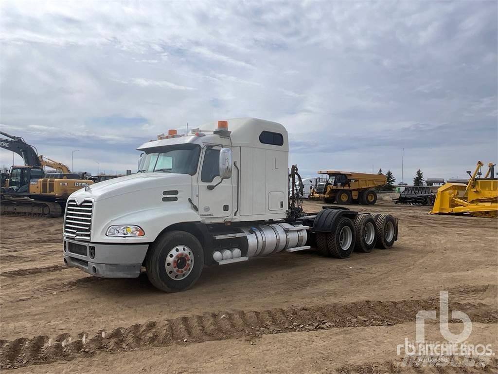 Mack CXU614 牵引车