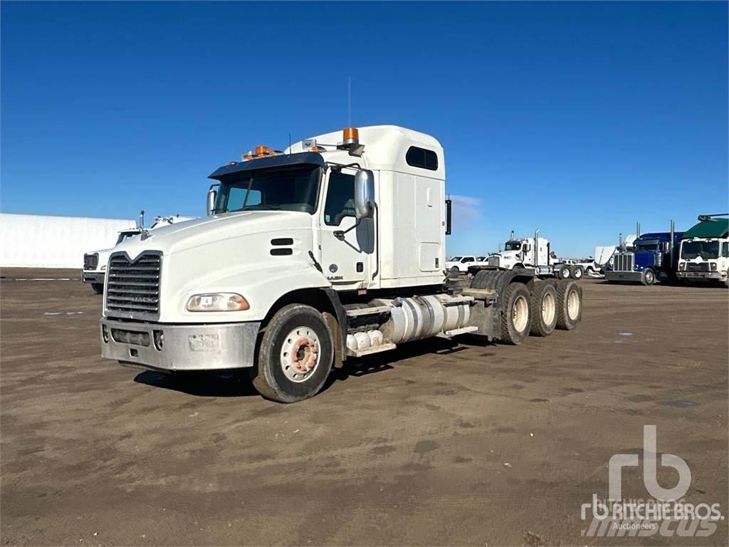 Mack CXU614 牵引车