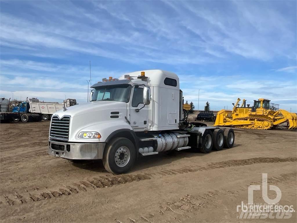 Mack CXU614 牵引车