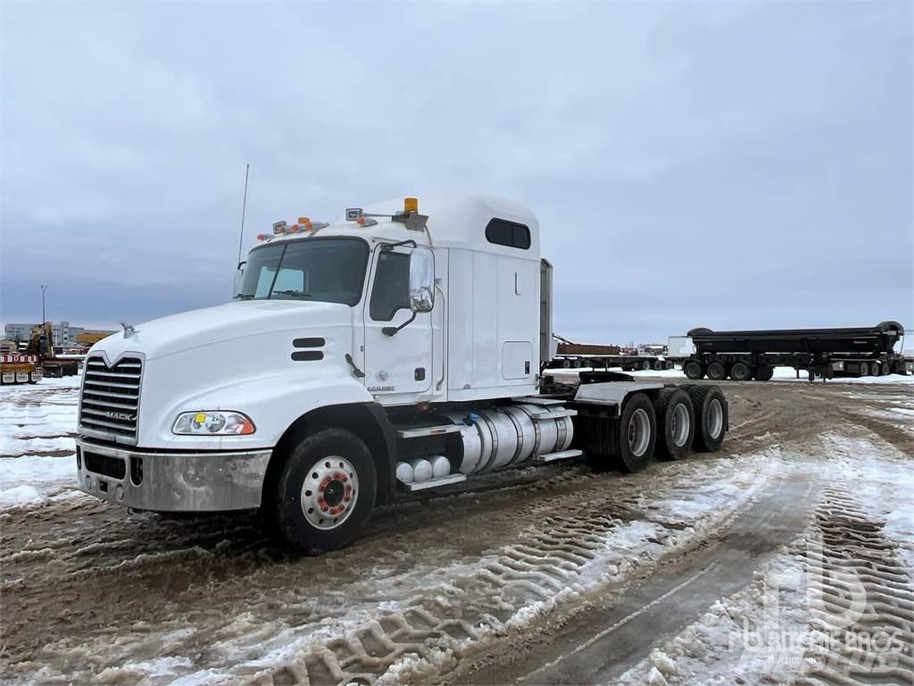 Mack CXU614 牵引车