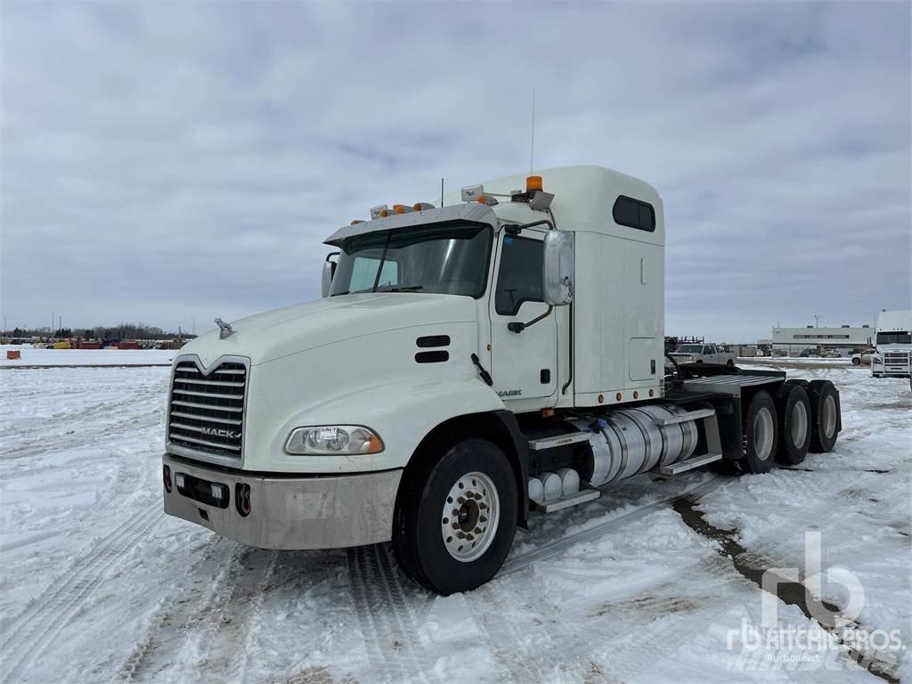 Mack CXU614 牵引车