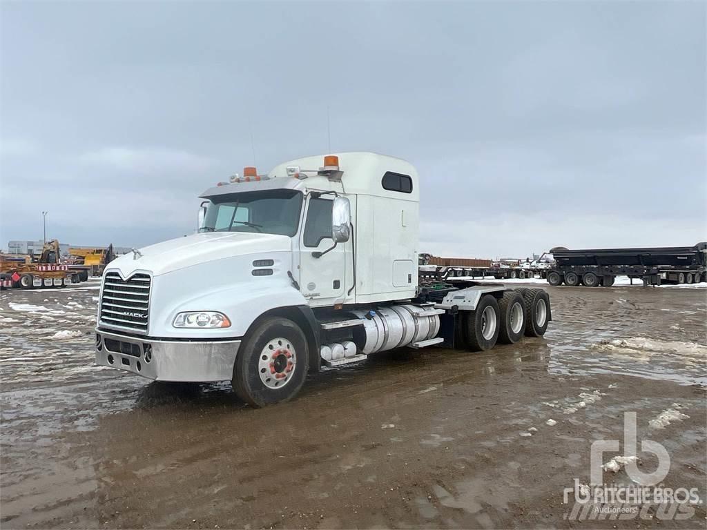 Mack CXU614 牵引车