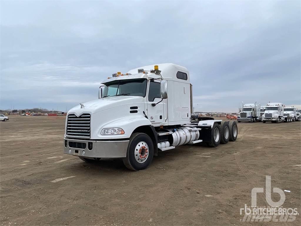 Mack CXU614 牵引车