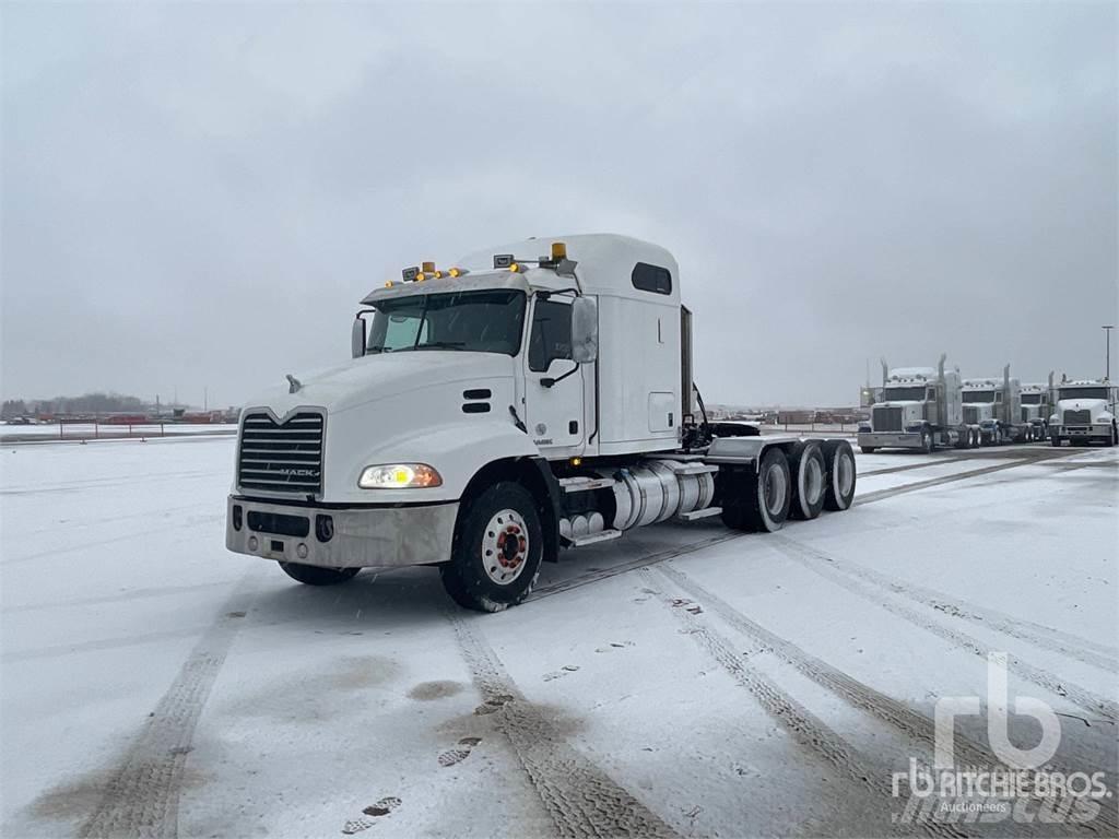 Mack CXU614 牵引车