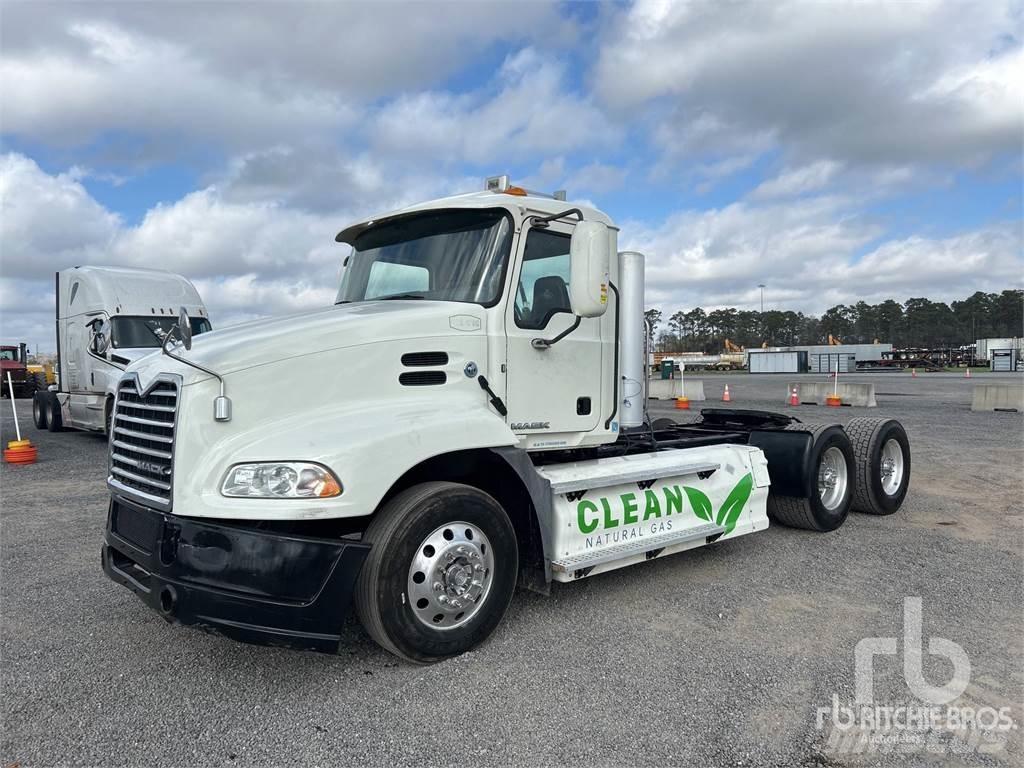 Mack CXU633T 牵引车