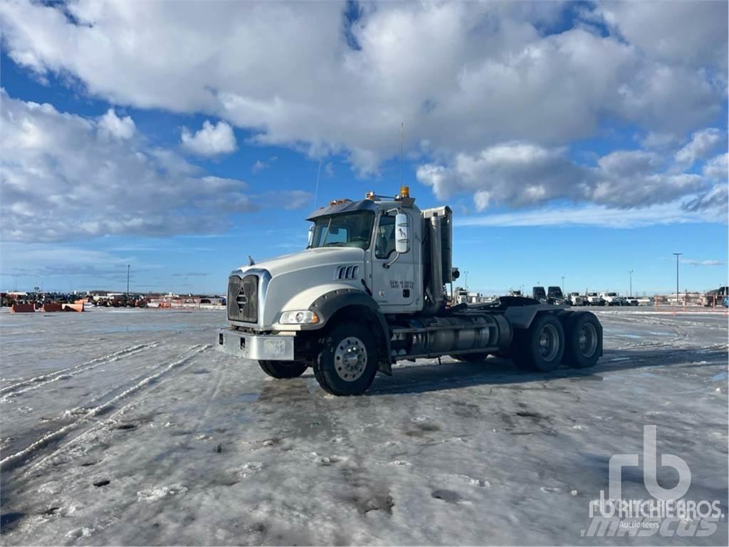 Mack GRANITE 牵引车