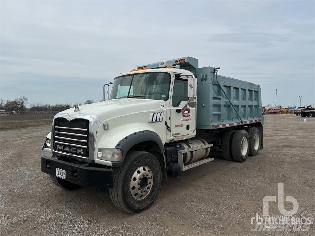 Mack GU713 自卸式货车