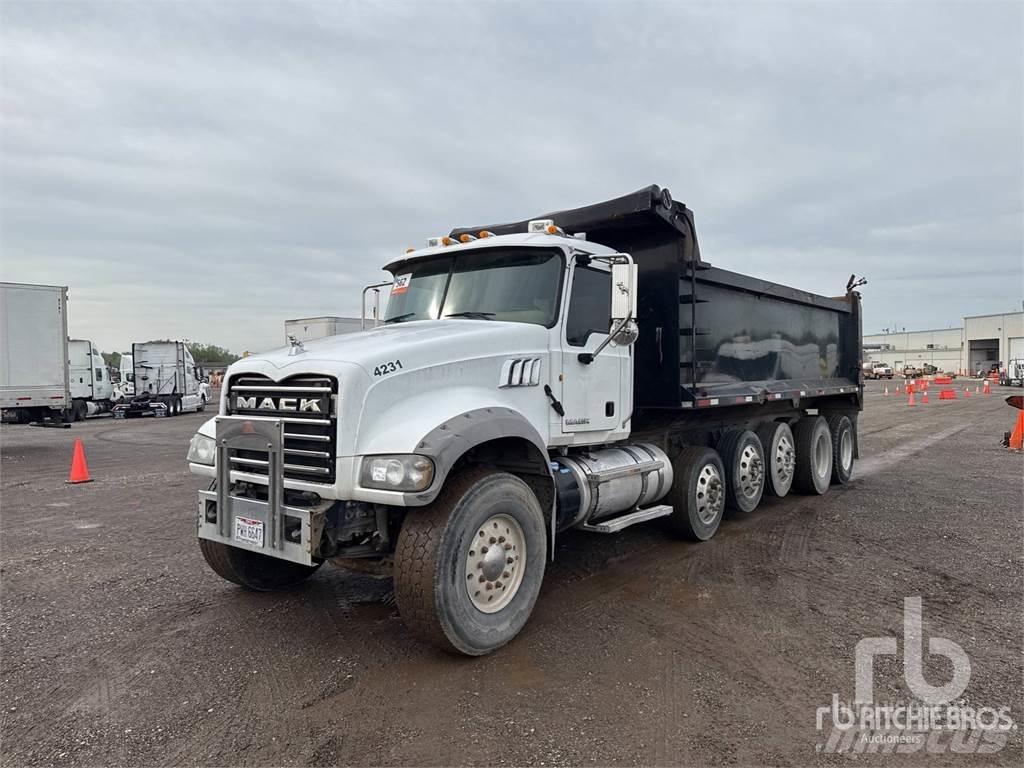 Mack GU713 自卸式货车