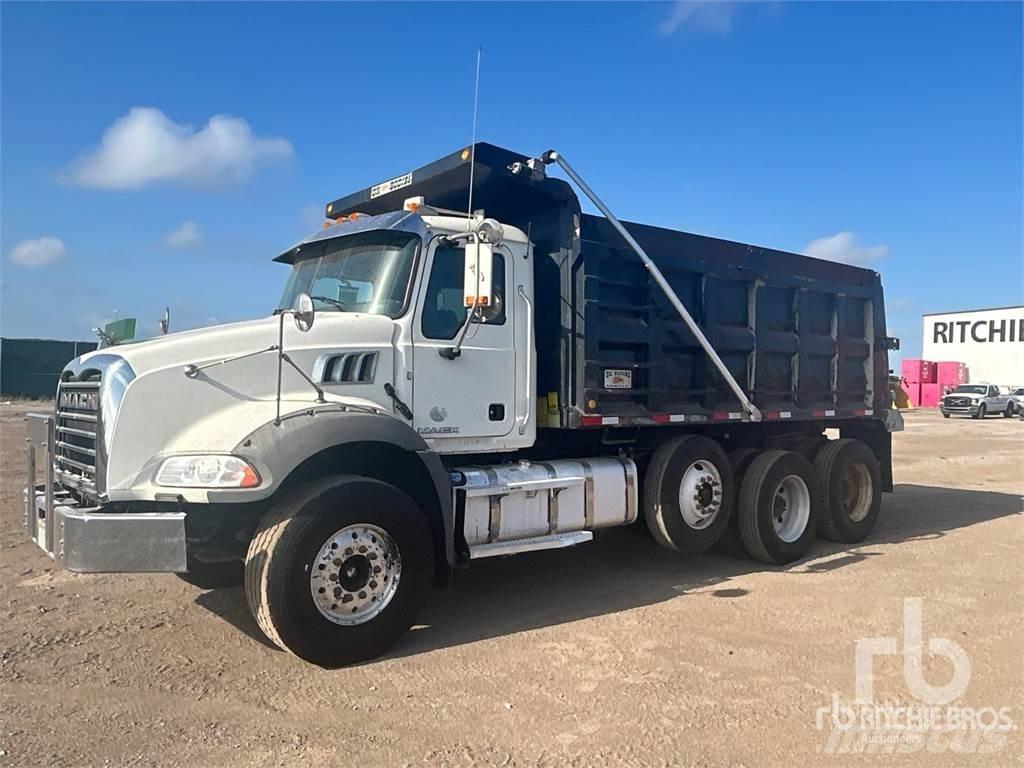 Mack GU813 自卸式货车