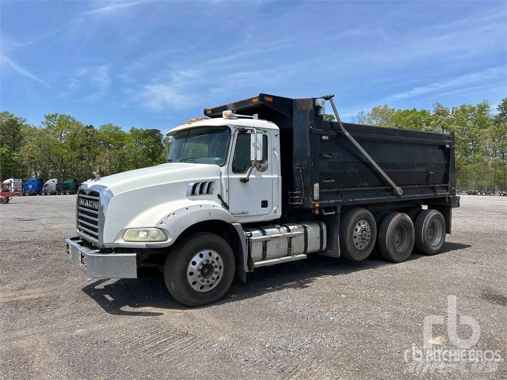 Mack GU813 自卸式货车