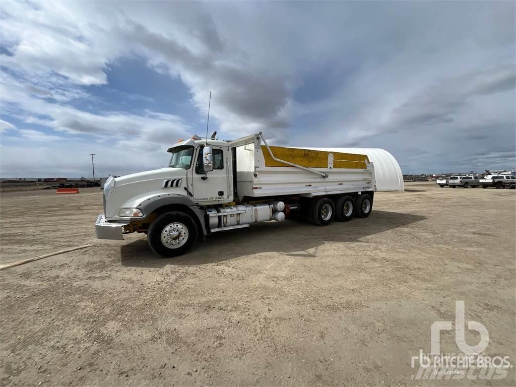 Mack GU814 自卸式货车
