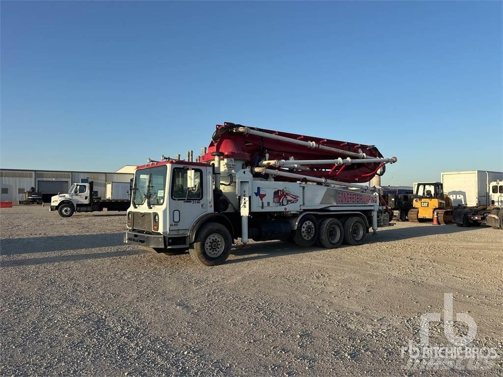 Mack MR 混凝土搅拌车