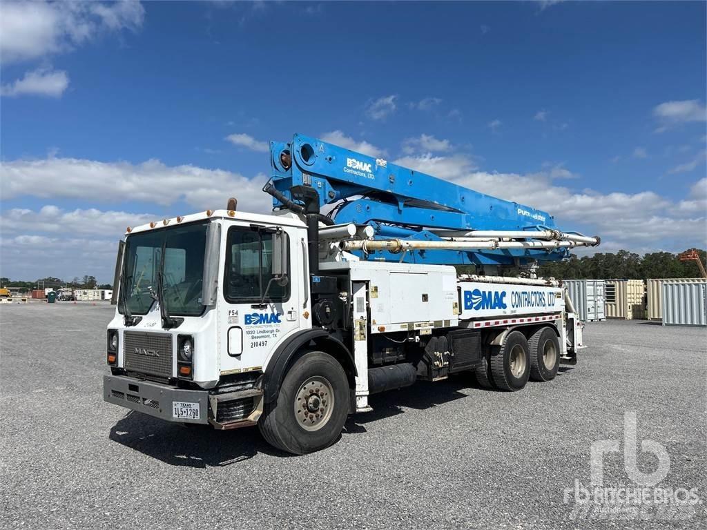 Mack MR688S 混凝土搅拌车