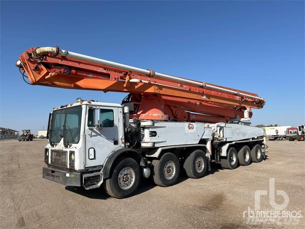 Mack MR688S 混凝土搅拌车