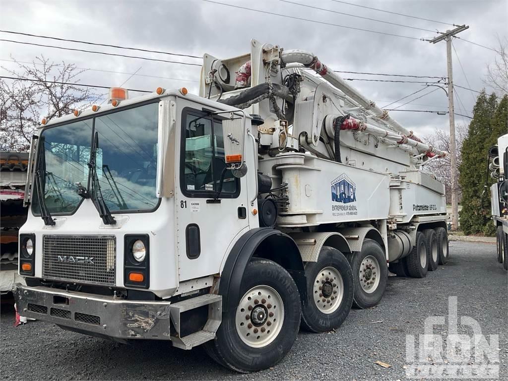 Mack MR688S 混凝土搅拌车
