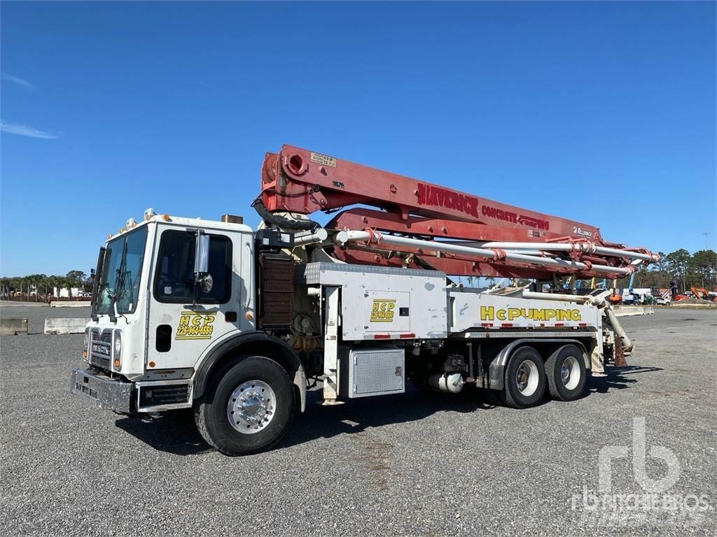 Mack MRU613 混凝土搅拌车