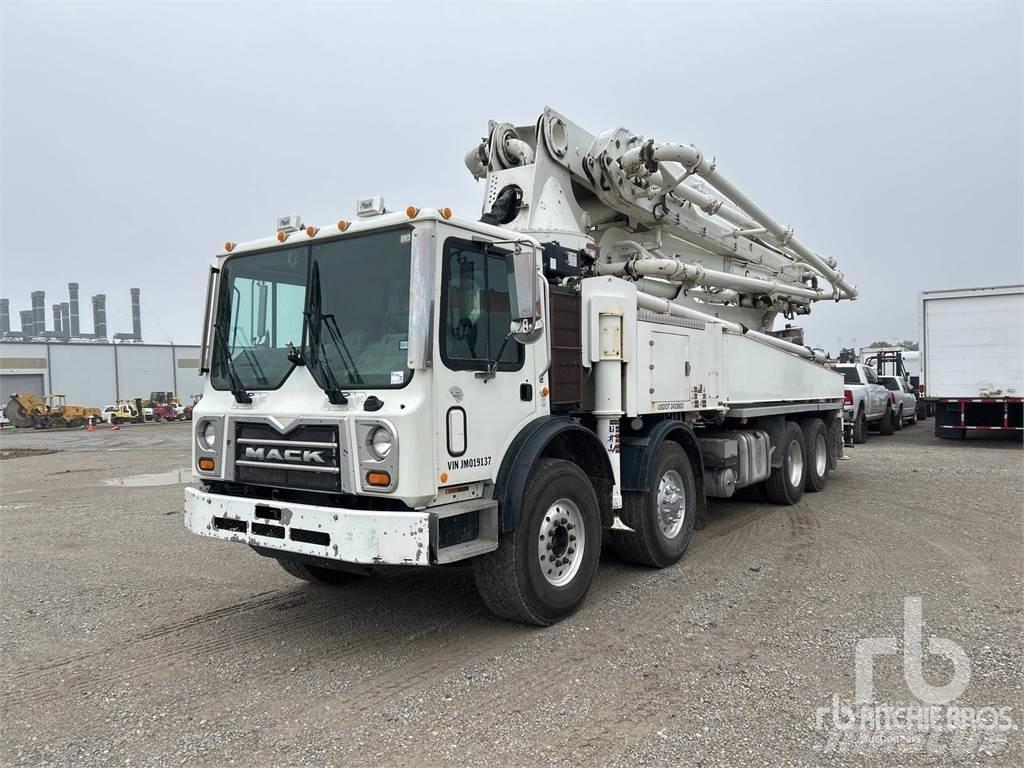 Mack MRU613 混凝土搅拌车