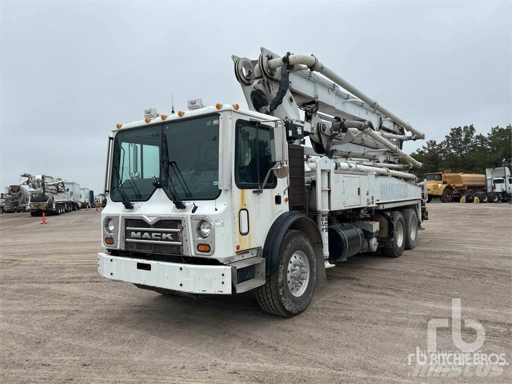 Mack MRU613 混凝土搅拌车